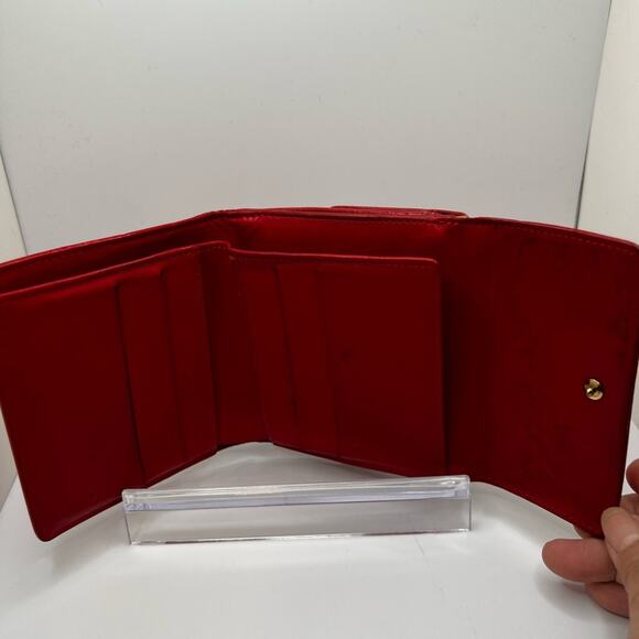 GUC Louis Vuitton Red Vernis Trifold Wallet - Picture 6 of 9